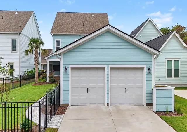 Photo 2 of Single family home for sale at 1805 Tryon Dr, Myrtle Beach, SC 29588 | MLS# 2621233 | Listing updated on 2026-09-12