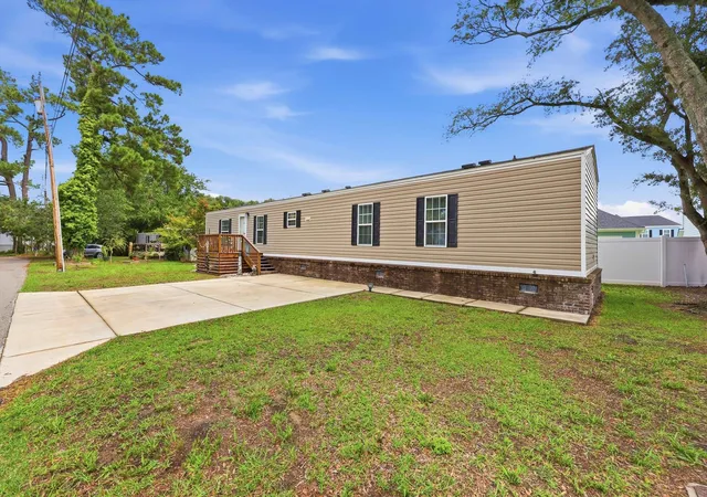 Photo 3 of Manufactured home for sale at 818 Wayne St, North Myrtle Beach, SC 29582 | MLS# 2621362 | Listing updated on 2026-09-02