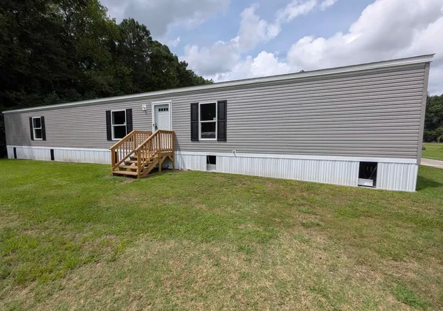 Photo 2 of Manufactured home for sale at 142 Lida Ln, Loris, SC 29569 | MLS# 2621486 | Listing updated on 2026-09-01