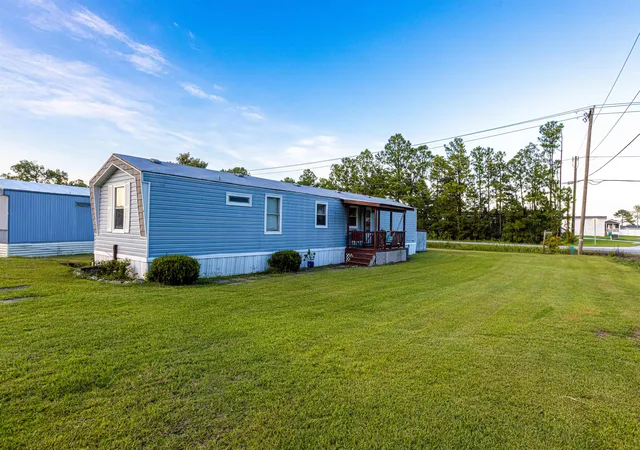 Photo 2 of Manufactured home for sale at 3102 Buckeye Ln, Myrtle Beach, SC 29577 | MLS# 2621566 | Listing updated on 2026-09-22