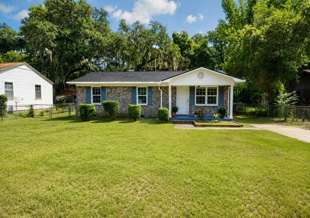 Photo 2 of Single family home for sale at 329 Bayview Ave, Georgetown, SC 29440 | MLS# 2621696 | Listing updated on 2026-09-03