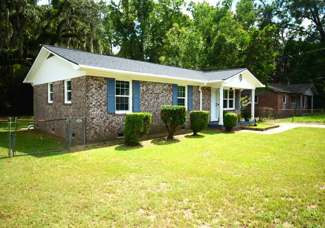 Photo 3 of Single family home for sale at 329 Bayview Ave, Georgetown, SC 29440 | MLS# 2621696 | Listing updated on 2026-09-03