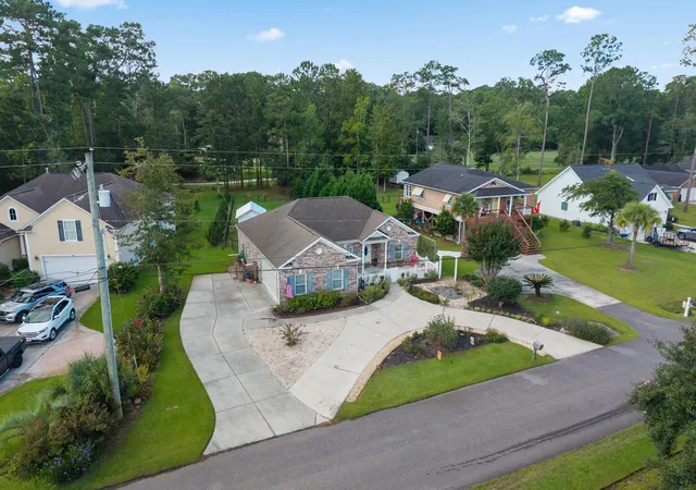 Photo 3 of Single family home for sale at 305 Brace Dr, Pawleys Island, SC 29585 | MLS# 2621737 | Listing updated on 2026-09-24