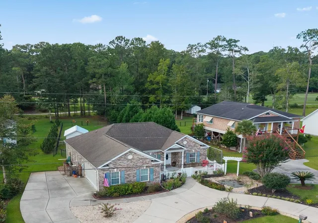 Photo 4 of Single family home for sale at 305 Brace Dr, Pawleys Island, SC 29585 | MLS# 2621737 | Listing updated on 2026-09-24