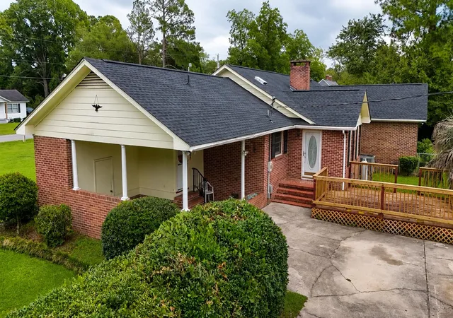 Photo 4 of Single family home for sale at 700 E Roosevelt St, Dillon, SC 29536 | MLS# 2621797 | Listing updated on 2026-09-06