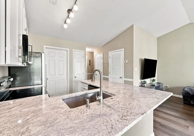 Listing Photo 5 - Condo for sale in building located at 4811 Innisbrook Ct, Myrtle Beach, SC 29579 - Unit #311