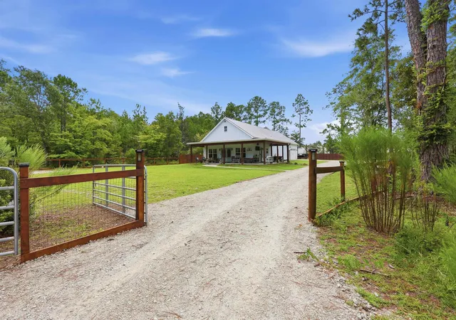 Photo 3 of Sale Pending at 2304 Bb Watson Rd, Conway, SC 29526 | MLS# 2621841 | Listing updated on 2026-10-01