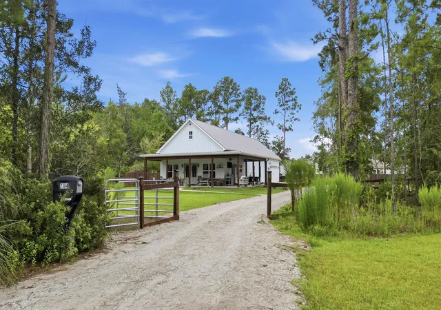 Photo 3 of Sale Pending at 2304 Bb Watson Rd, Conway, SC 29526 | MLS# 2621841 | Listing updated on 2026-10-01
