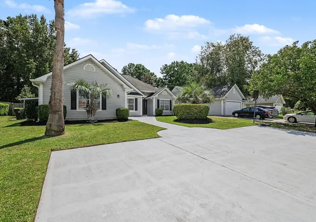 Photo 2 of Single family home for sale at 330 Pilothouse Dr, Myrtle Beach, SC 29577 | MLS# 2621923 | Listing updated on 2026-10-05