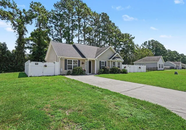 Photo 3 of Single family home for sale at 201 Holden Dr, Myrtle Beach, SC 29588 | MLS# 2621929 | Listing updated on 2026-09-16