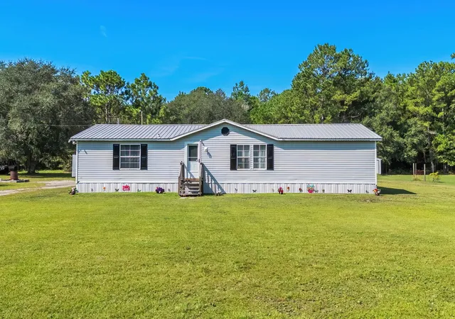 Photo 1 of Sale Pending at 2060 Martin St, Loris, SC 29569 | MLS# 2622008 | Listing updated on 2026-09-10