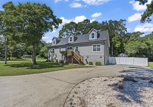 Photo 2 of Single family home for sale at 389 2nd Avenue S, Murrells Inlet, SC 29576 | MLS# 2622032 | Listing updated on 2026-10-01