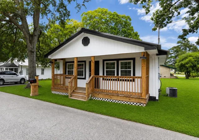 Photo 1 of Single family home for sale at 817 Simmons St, Marion, SC 29571 | MLS# 2622209 | Listing updated on 2026-10-05