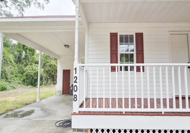 Photo 4 of Single family home for sale at 1208 Elm St, Conway, SC 29526 | MLS# 2622245 | Listing updated on 2026-10-02