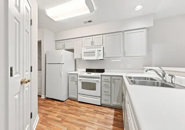 Photo 4 of Condo for sale at 412 Pinehurst Ln #15B, Pawleys Island, SC 29585 | MLS# 2622281 | Listing updated on 2026-09-09