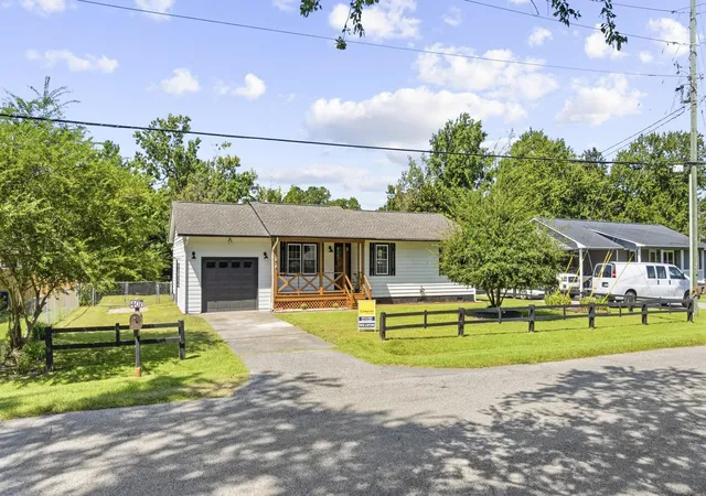 Photo 3 of Single family home for sale at 407 Luttie Rd, Myrtle Beach, SC 29588 | MLS# 2622320 | Listing updated on 2026-09-09