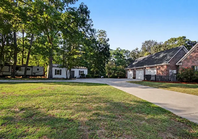 Photo 3 of Single family home for sale at 387 Robin Dr, Georgetown, SC 29440 | MLS# 2622334 | Listing updated on 2026-09-11