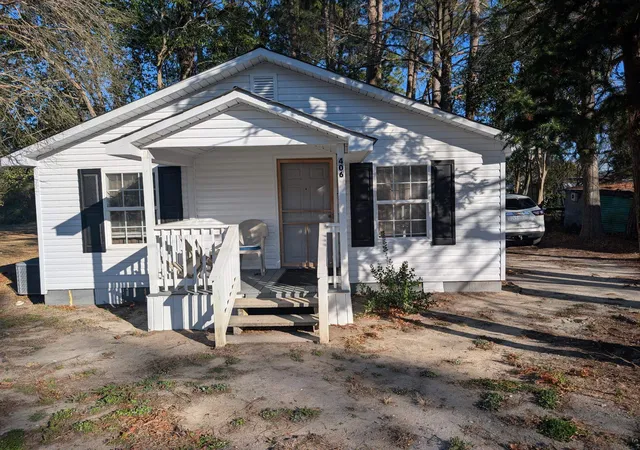 Photo 1 of Single family home for sale at 405 Stewart St, Dillon, SC 29536 | MLS# 2622369 | Listing updated on 2026-09-10