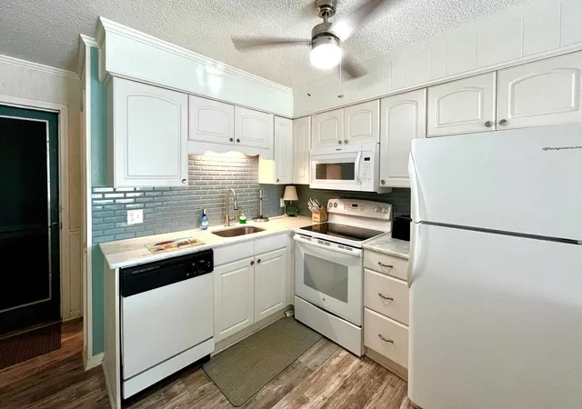 Listing Photo 5 - Condo for sale in building located at 9530 Shore Dr, Myrtle Beach, SC 29572 - Unit #1D