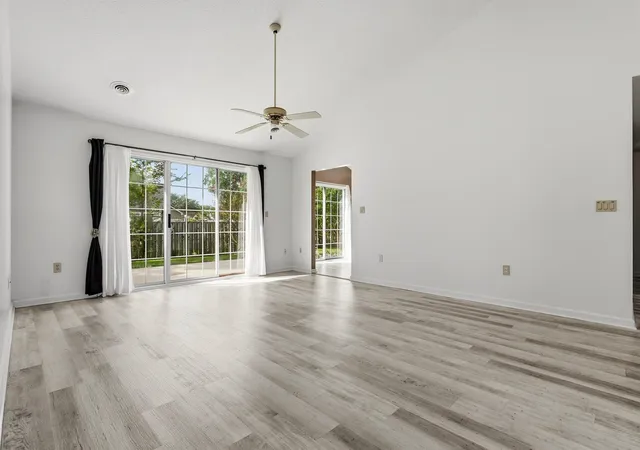 Photo 3 of Single family home for sale at 3943 Lochview Dr, Myrtle Beach, SC 29588 | MLS# 2622409 | Listing updated on 2026-09-17