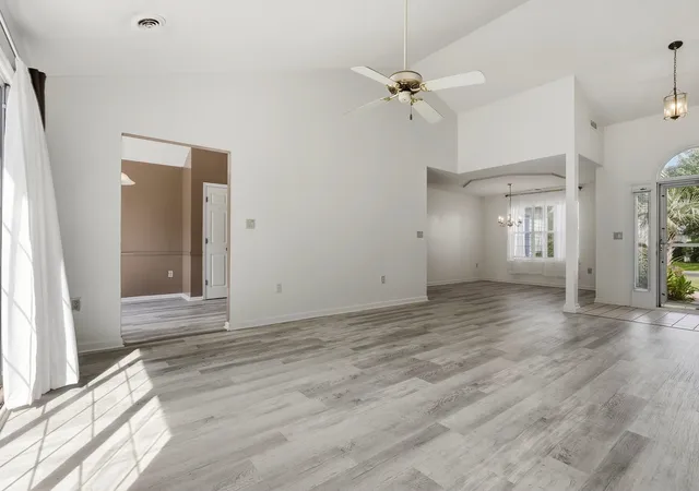 Photo 3 of Single family home for sale at 3943 Lochview Dr, Myrtle Beach, SC 29588 | MLS# 2622409 | Listing updated on 2026-09-17