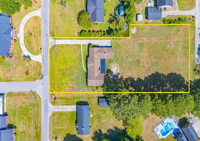 Photo 2 of Sale Pending at 302 Cleveland St, Mullins, SC 29574 | MLS# 2622420 | Listing updated on 2026-09-25