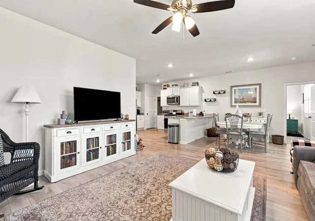 Photo 4 of Single family home for sale at 674 Black Pearl Way, Myrtle Beach, SC 29588 | MLS# 2622549 | Listing updated on 2026-09-12