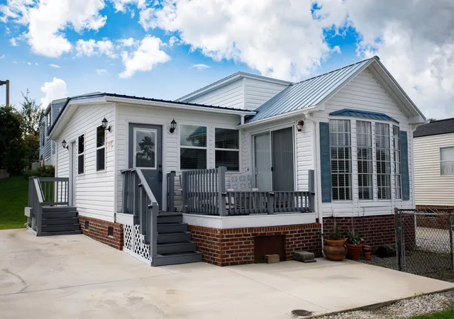 Photo 1 of Manufactured home for sale at 403 Low Tide Dr, North Myrtle Beach, SC 29582 | MLS# 2622644 | Listing updated on 2026-09-14