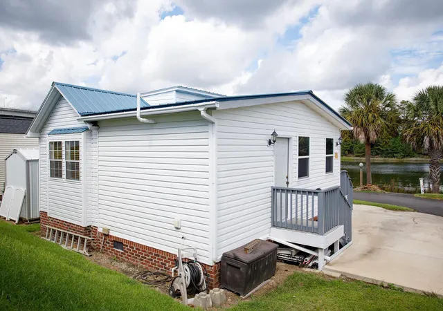 Photo 4 of Manufactured home for sale at 403 Low Tide Dr, North Myrtle Beach, SC 29582 | MLS# 2622644 | Listing updated on 2026-09-14