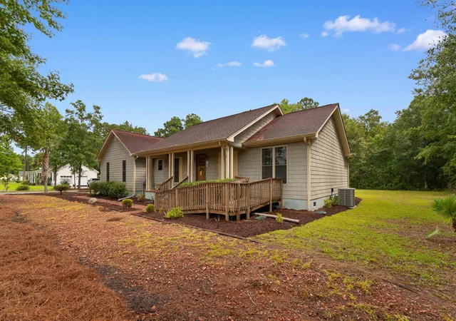 Photo 3 of Single family home for sale at 301 Deer Run Ave, Georgetown, SC 29440 | MLS# 2622677 | Listing updated on 2026-09-14