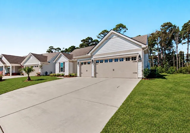 Photo 2 of Single family home for sale at 1421 Crested Iris Way, North Myrtle Beach, SC 29582 | MLS# 2625661 | Listing updated on 2026-10-22