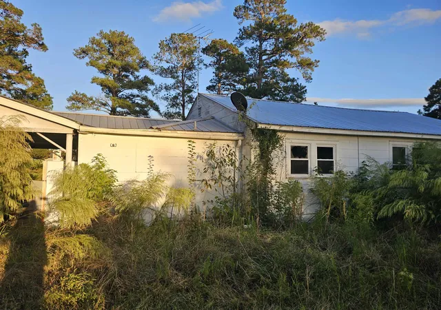 Photo 3 of Single family home for sale at 3635 Wayside Dr, Conway, SC 29527 | MLS# 2625735 | Listing updated on 2026-10-21