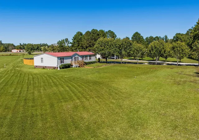Photo 3 of Manufactured home for sale at 5372 Party Pines Rd, Conway, SC 29526 | MLS# 2625752 | Listing updated on 2026-10-21