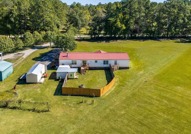 Photo 4 of Manufactured home for sale at 5372 Party Pines Rd, Conway, SC 29526 | MLS# 2625752 | Listing updated on 2026-10-21