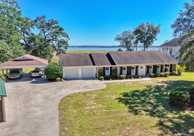 Photo 2 of Sale Pending at 436 Golf Dr, Georgetown, SC 29440 | MLS# 2625796 | Listing updated on 2026-10-22