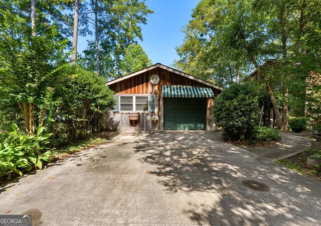 Photo 4 of Single family home for sale at 30 Peachtree Dr, Sharpsburg, GA 30277 | MLS# 10828229 | Listing updated on 2026-10-09