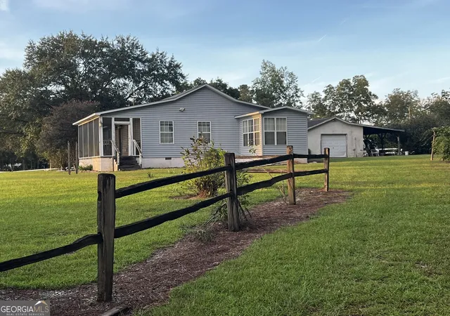 Photo 3 of Sale Pending at 1693 E Lake Dr, Screven, GA 31560 | MLS# 10844684 | Listing updated on 2026-09-24