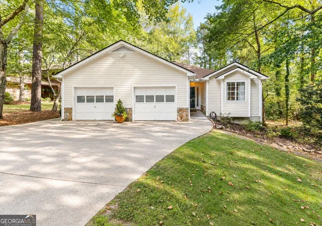 Photo 1 of Single family home for sale at 1004 Lakeview Pkwy, Villa Rica, GA 30180 | MLS# 10844556 | Listing updated on 2026-09-11