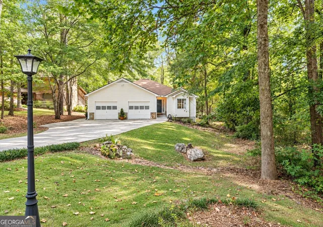 Photo 2 of Single family home for sale at 1004 Lakeview Pkwy, Villa Rica, GA 30180 | MLS# 10844556 | Listing updated on 2026-09-11