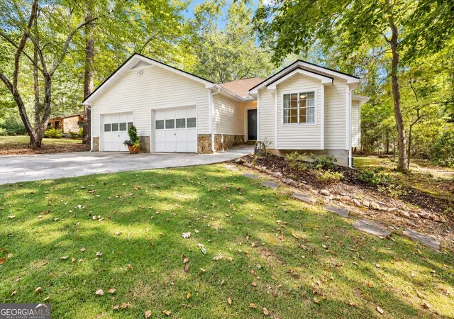 Photo 3 of Single family home for sale at 1004 Lakeview Pkwy, Villa Rica, GA 30180 | MLS# 10844556 | Listing updated on 2026-09-11