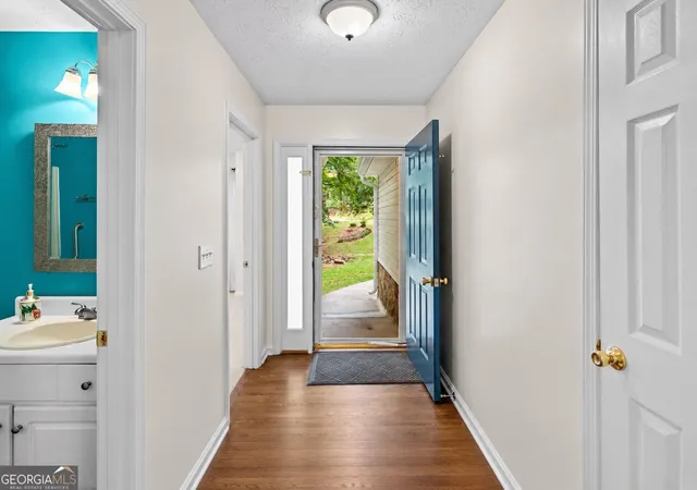 Photo 4 of Single family home for sale at 1004 Lakeview Pkwy, Villa Rica, GA 30180 | MLS# 10844556 | Listing updated on 2026-09-11