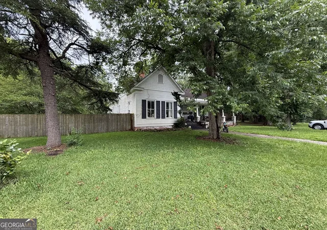Photo 3 of Single family home for sale at 121 S Bailey Ave, Leslie, GA 31764 | MLS# 10842861 | Listing updated on 2026-09-23