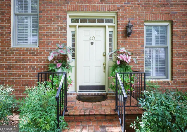 Photo 2 of Townhouse for sale at 40 Ivy Chase Ne, Atlanta, GA 30342 | MLS# 10819503 | Listing updated on 2026-09-19