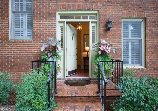 Photo 3 of Townhouse for sale at 40 Ivy Chase Ne, Atlanta, GA 30342 | MLS# 10819503 | Listing updated on 2026-09-19