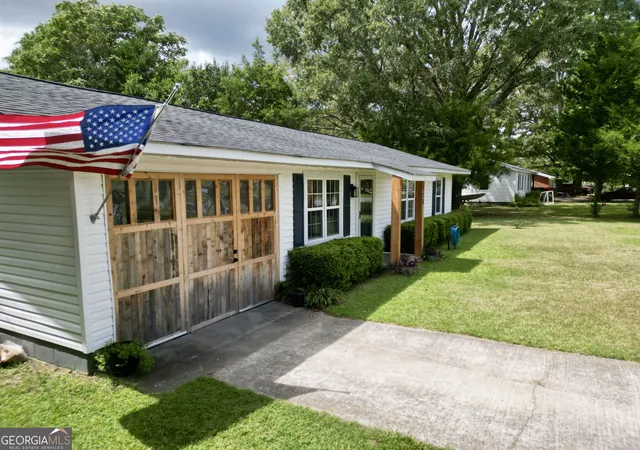 Photo 3 of Single family home for sale at 115 Diane St, Cochran, GA 31014 | MLS# 10841347 | Listing updated on 2026-09-19