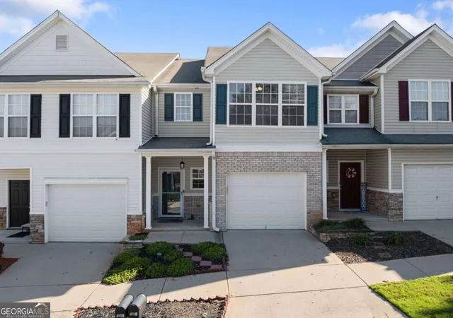 Photo 3 of Townhouse for sale at 4817 Zephyr Cvs Pl, Flowery Branch, GA 30542 | MLS# 10843957 | Listing updated on 2026-09-23