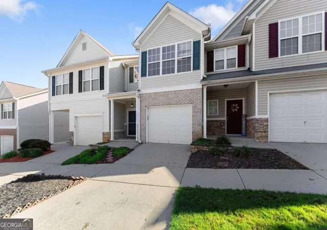 Photo 4 of Townhouse for sale at 4817 Zephyr Cvs Pl, Flowery Branch, GA 30542 | MLS# 10843957 | Listing updated on 2026-09-23