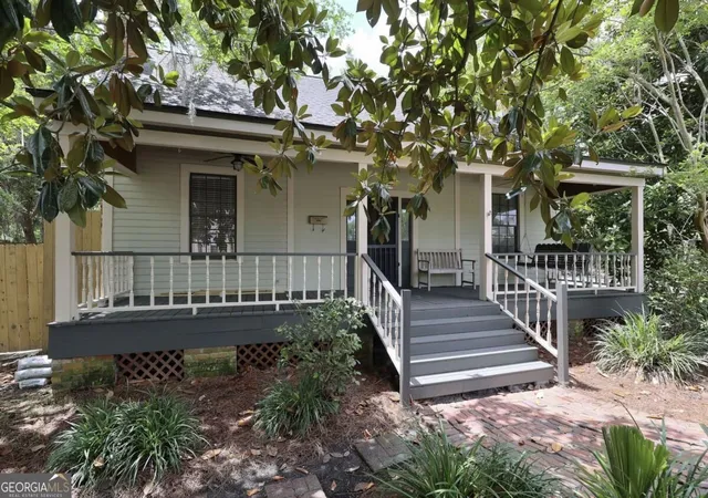 Photo 3 of Single family home for sale at 417 Central Pl, Valdosta, GA 31601 | MLS# 10848094 | Listing updated on 2026-09-17