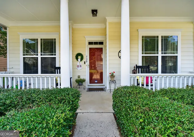 Photo 3 of Sale Pending at 739 Ivy Brk Way, Macon, GA 31210 | MLS# 10840086 | Listing updated on 2026-09-14