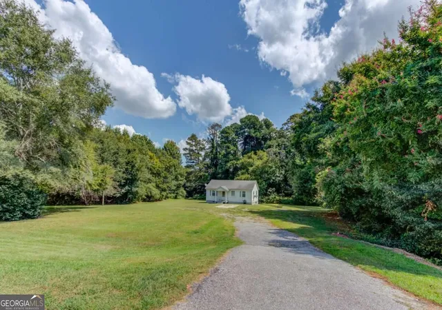 Photo 3 of Single family home for sale at 2854 Centerville Hwy, Snellville, GA 30078 | MLS# 10841021 | Listing updated on 2026-09-19